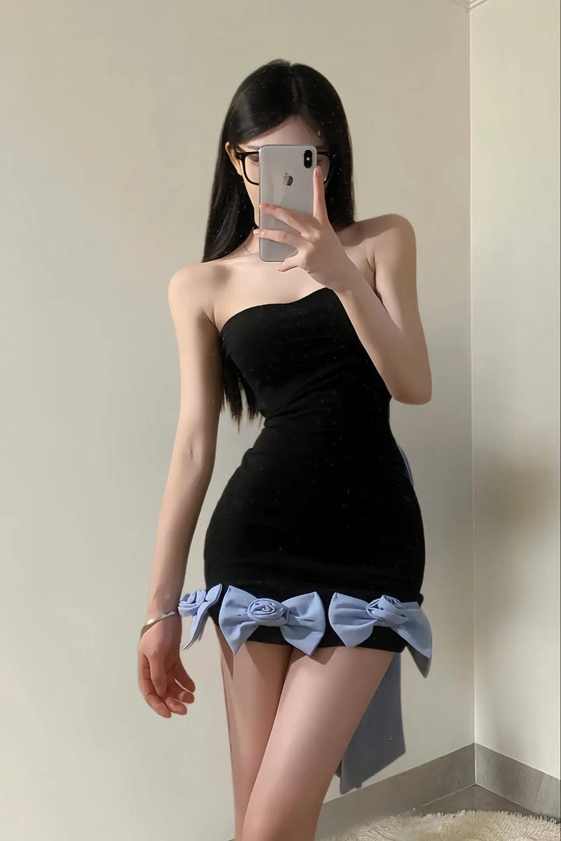 露肩裙子怎么搭配