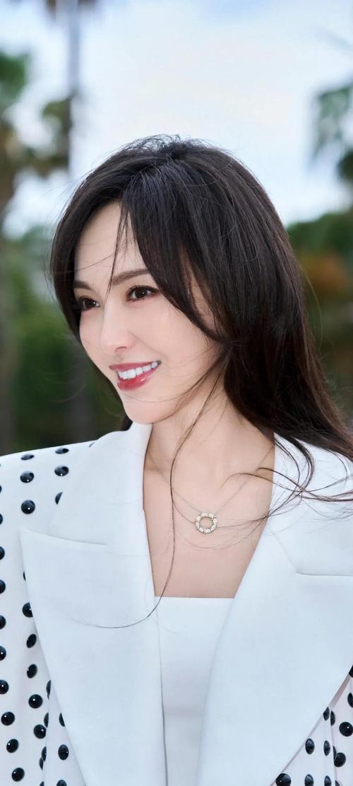 唐嫣最新发型什么颜色