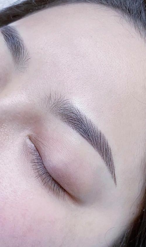 最新流行什么样的绣眉
