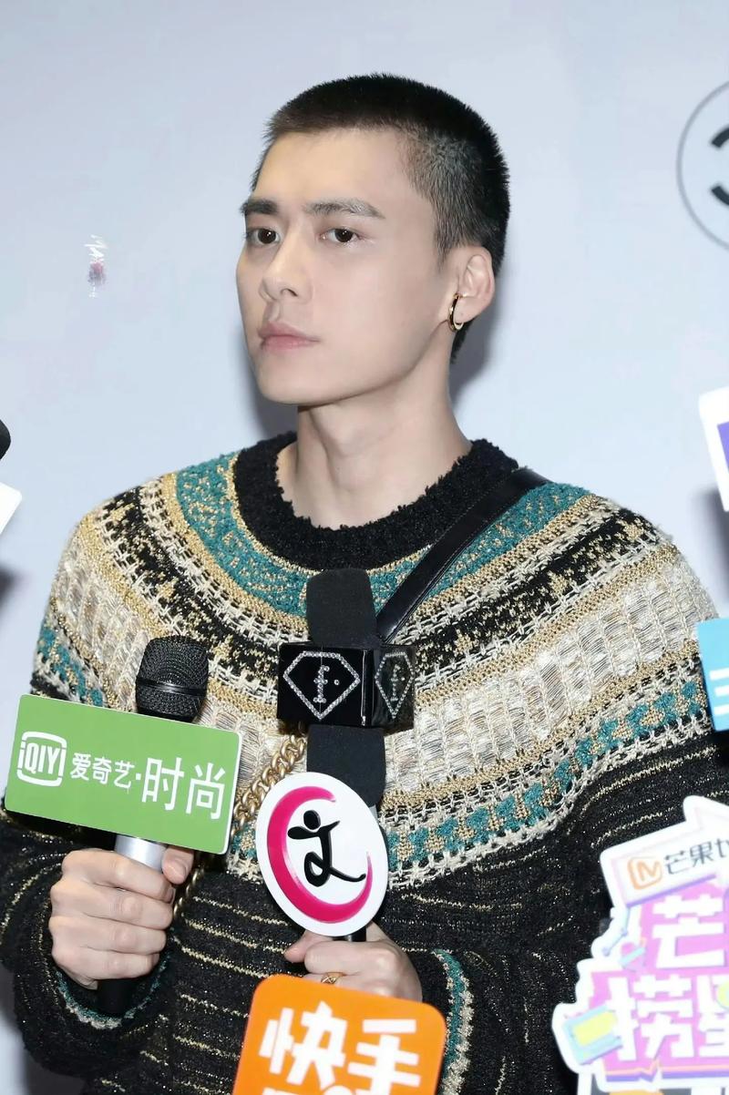 李易峰最新的发型叫什么