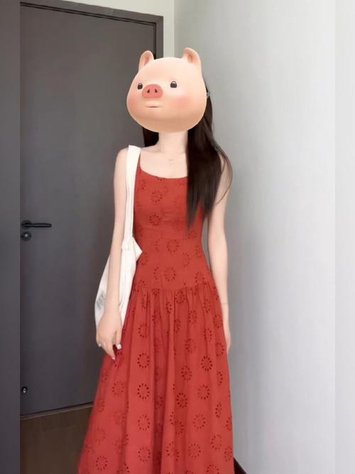 橘红色背心裙怎么搭配
