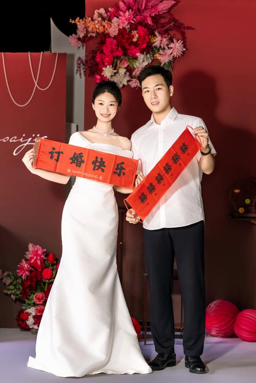 订婚穿什么颜色的衣服