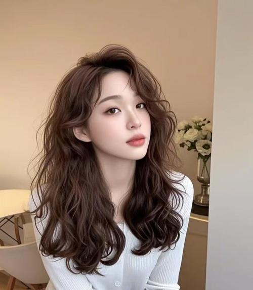 菱形脸适合烫什么发型
