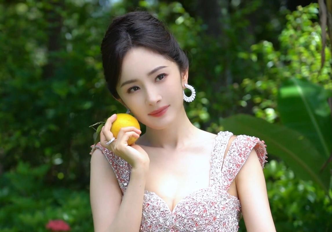 杨幂最新广告发型叫什么