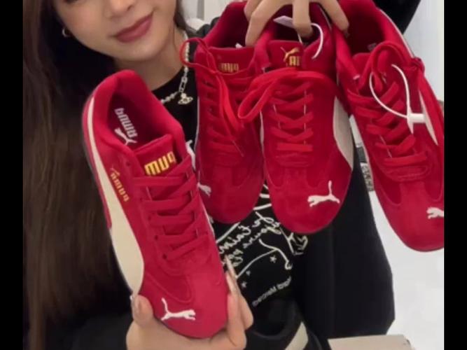 红色鞋子配什么颜色裤子