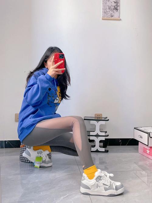 灰色单鞋怎么搭配