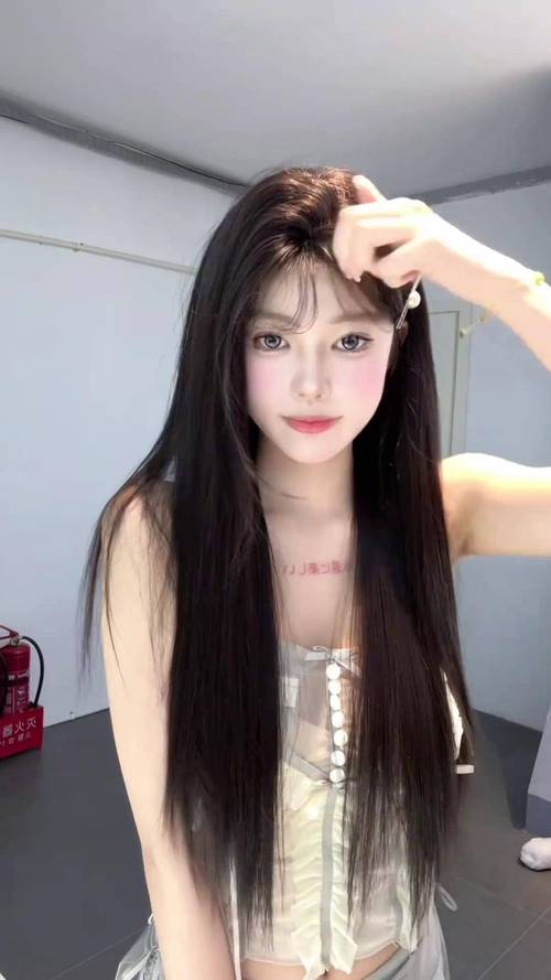 月亮脸适合什么发型