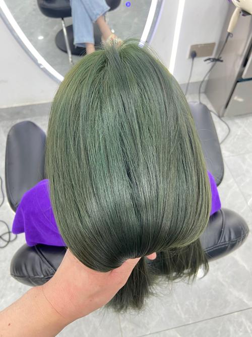 最新流行发色绿叫什么
