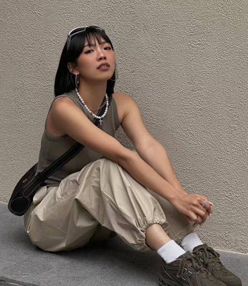 皮肤黑个子小怎么搭配衣服好看