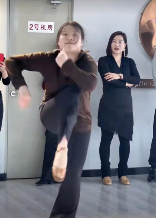 为了减肥跳什么舞