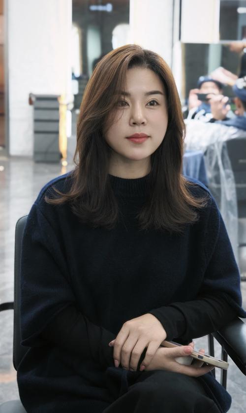 中长发圆脸适合什么发型