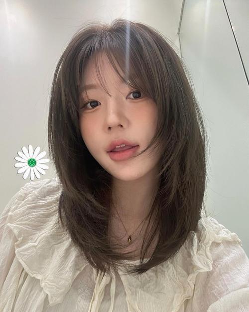 中长发圆脸适合什么发型