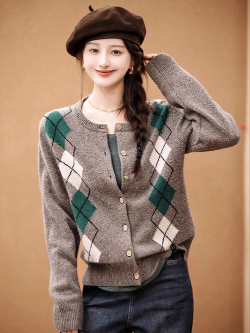 女款针织外套怎么搭配图片