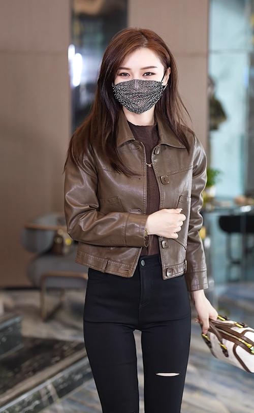 女夹克皮衣怎么样搭配