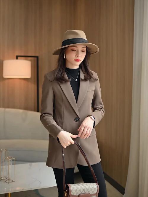 女长款西装外套怎么搭配图片