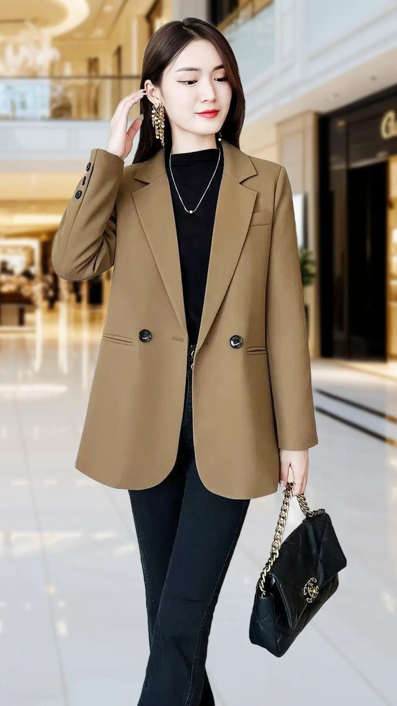 女长款西装外套怎么搭配