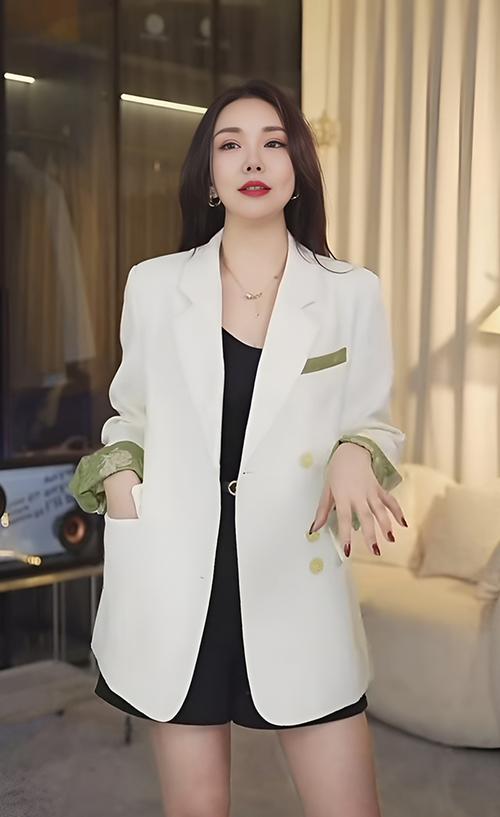 女长款西装外套怎么搭配