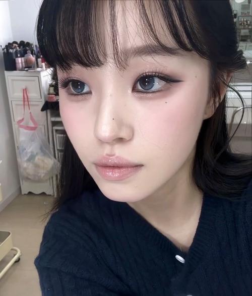 怎么画韩国最新妆容