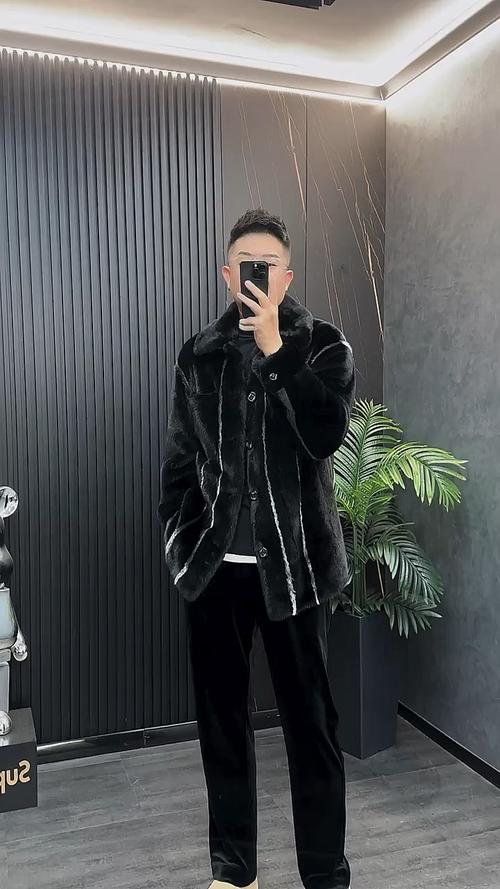 男士貂皮大衣怎么搭配