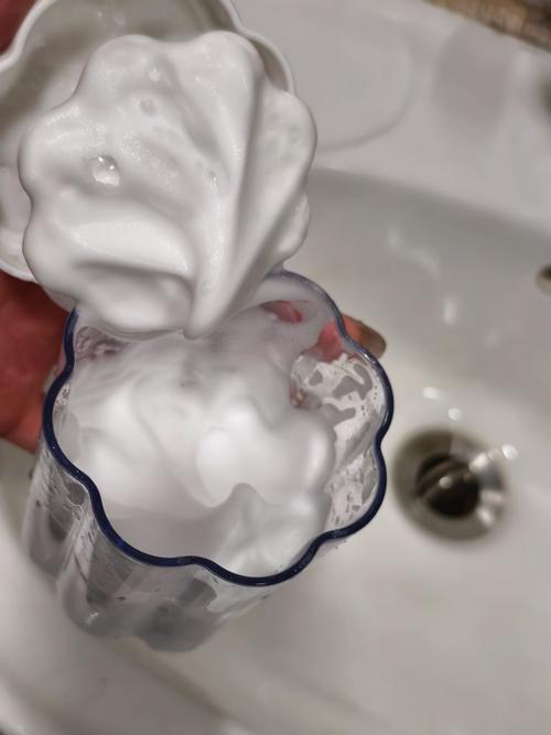 用了洗面奶再用水全是泡沫怎么办