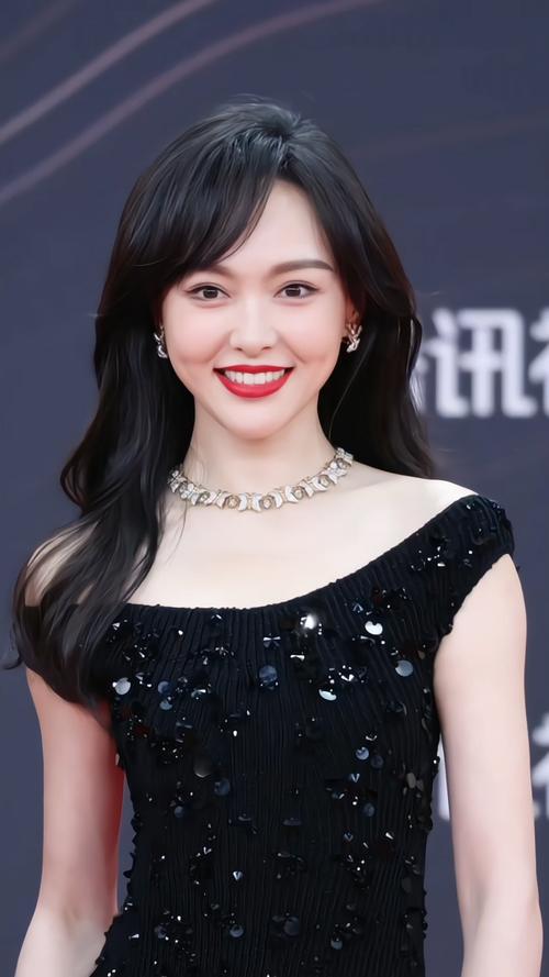 唐嫣最新短发什么颜色