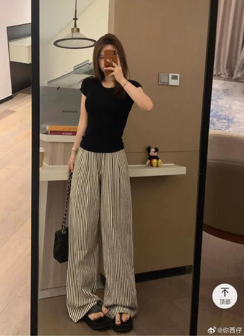 条纹休闲裤怎么搭配