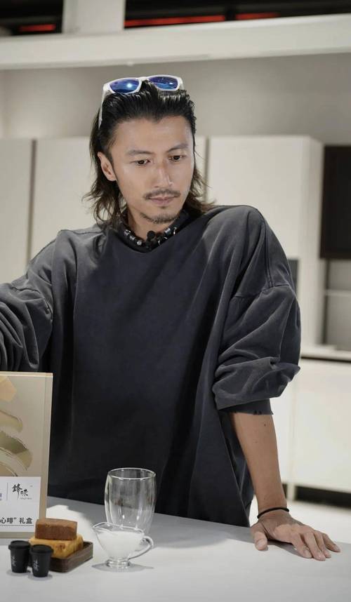 谢霆锋最新头型怎么剪