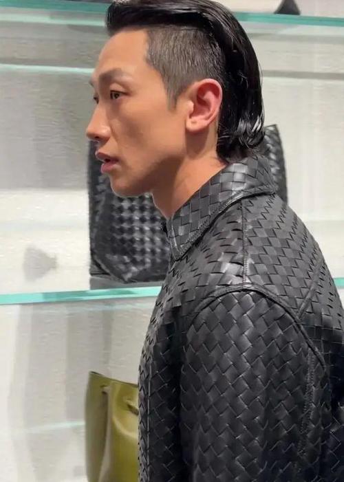 rain最新是什么发型