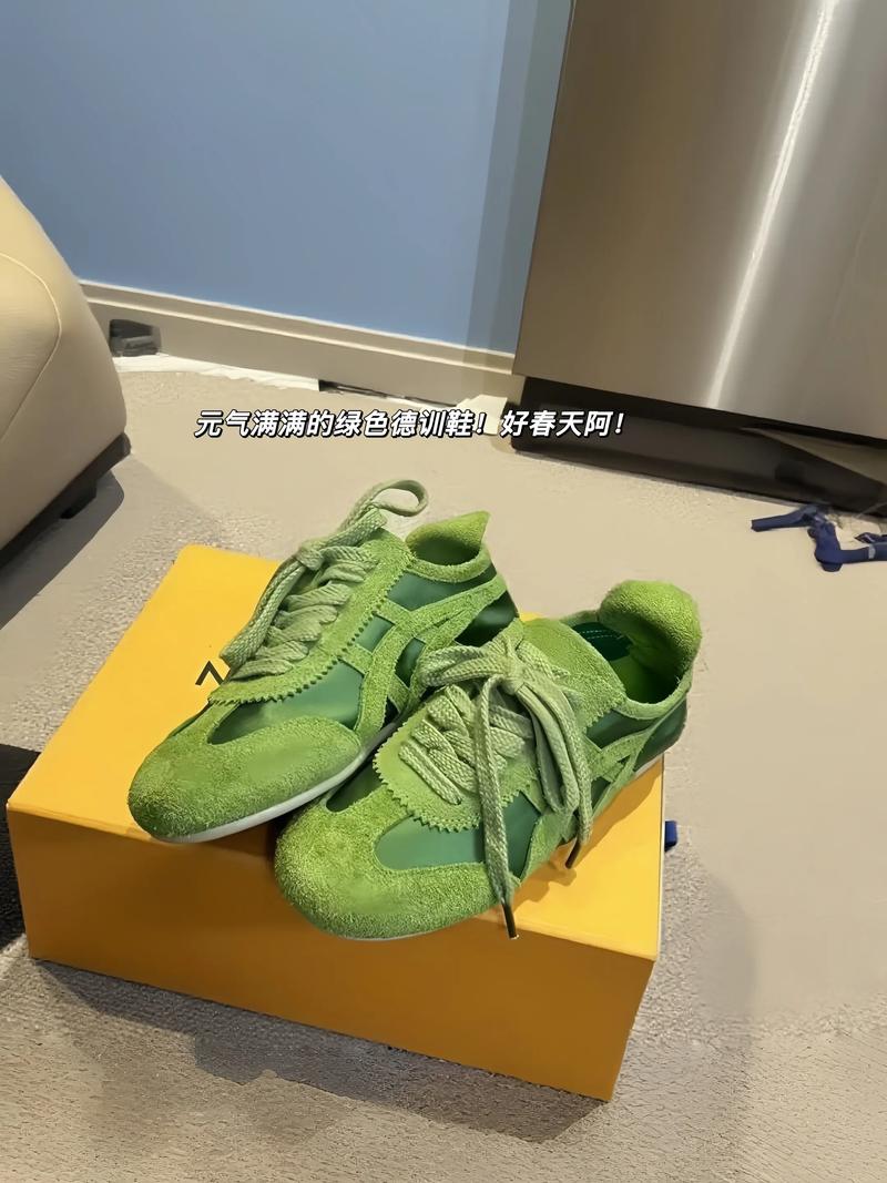 草绿色的鞋子怎么搭配