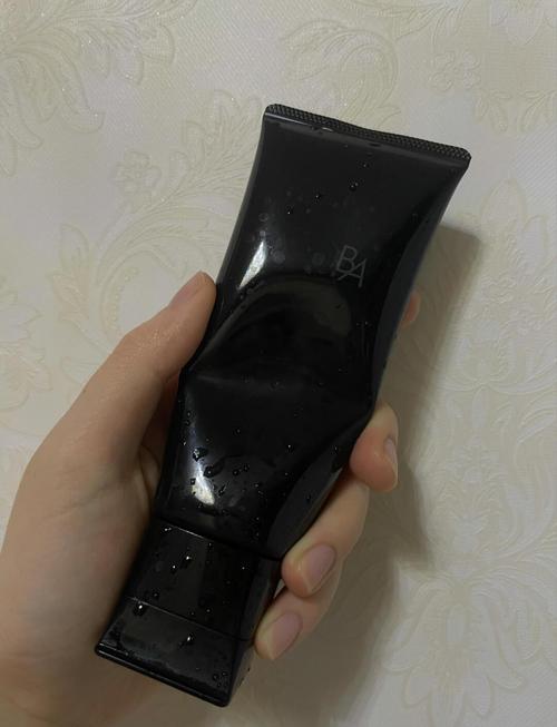 黑色洗面奶沾在衣服上怎么洗掉