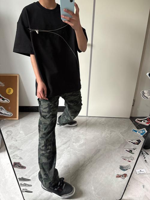 怎么搭配迷彩t?