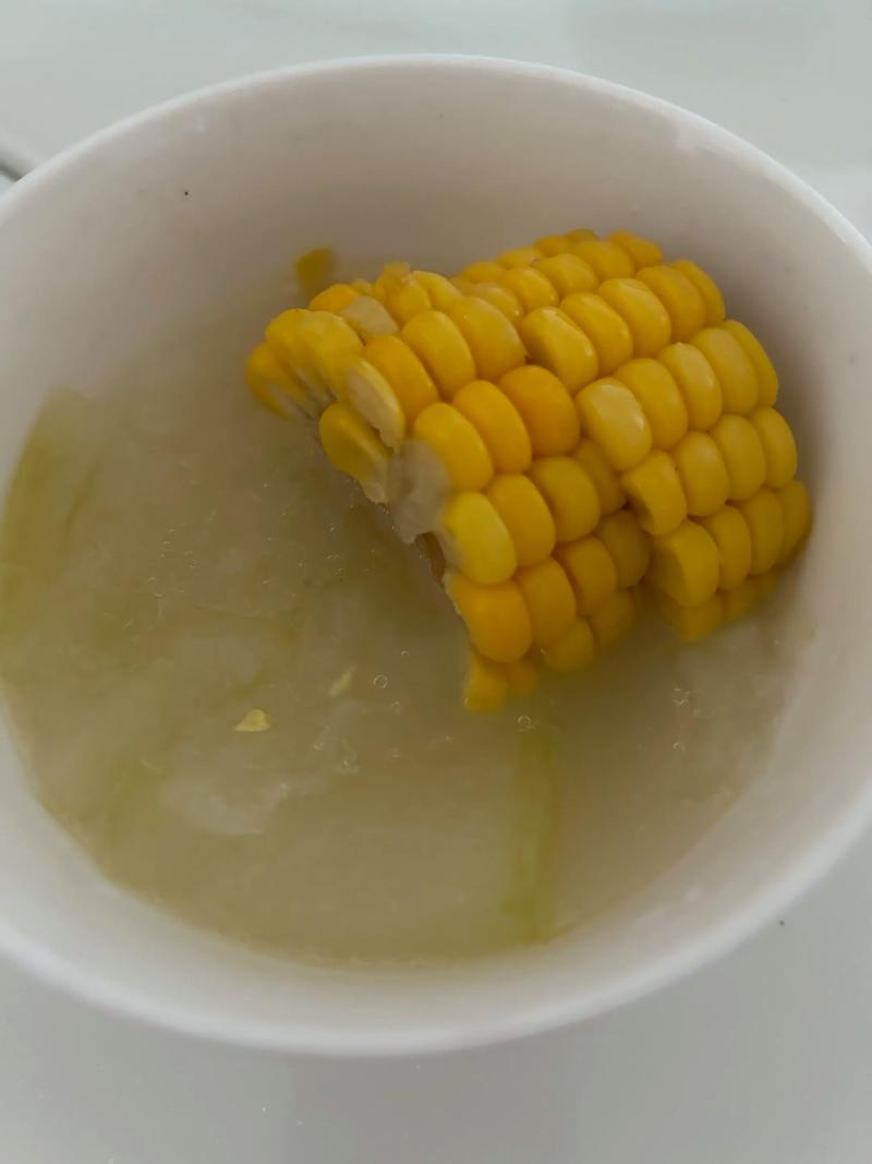 割完双眼皮吃什么好