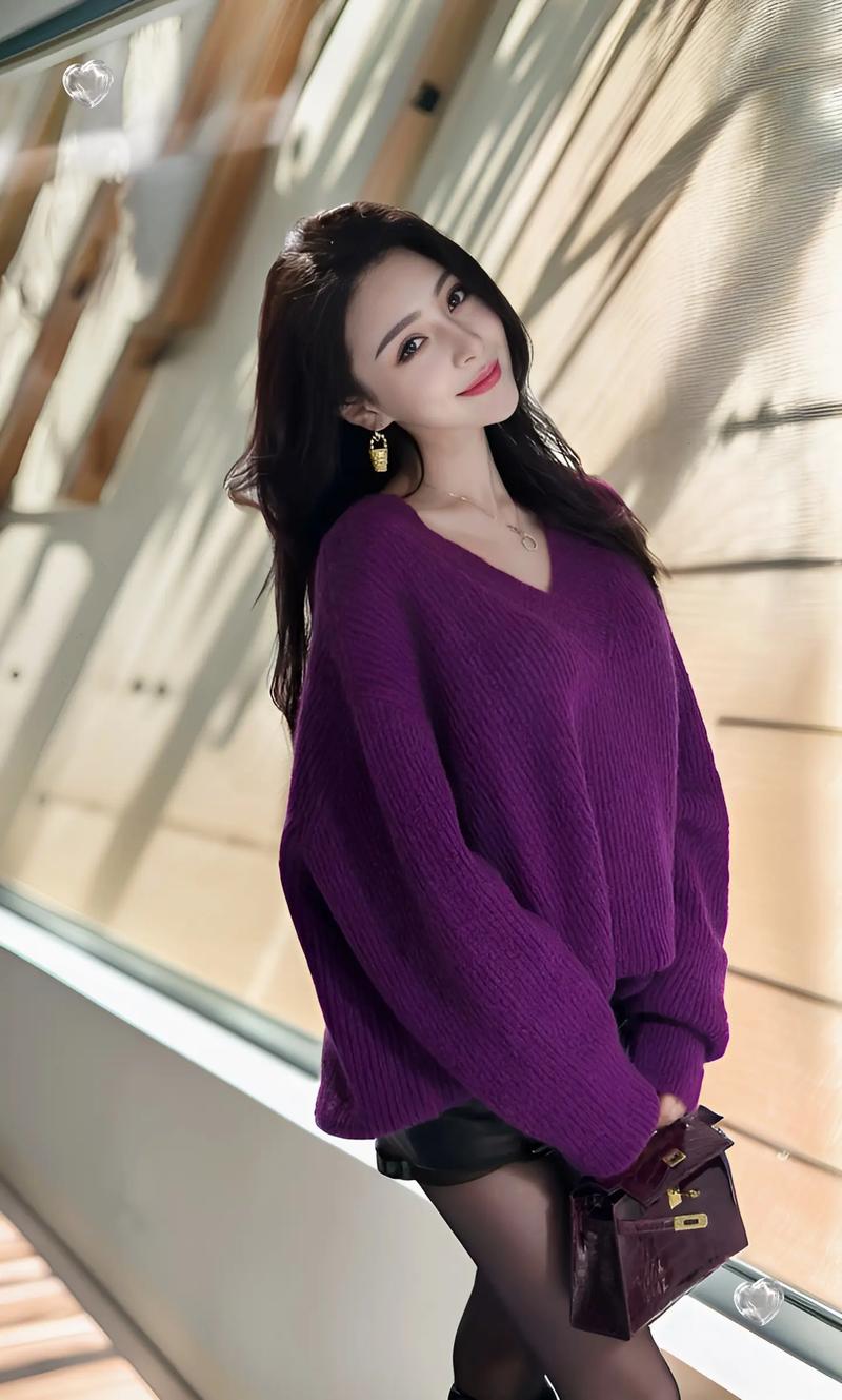紫色的毛衣怎么搭配衣服好看