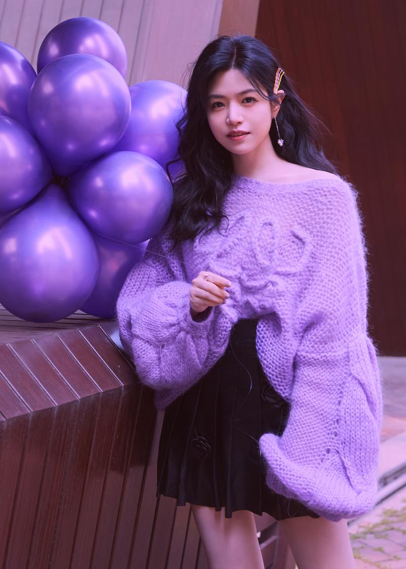 紫色的毛衣怎么搭配衣服好看