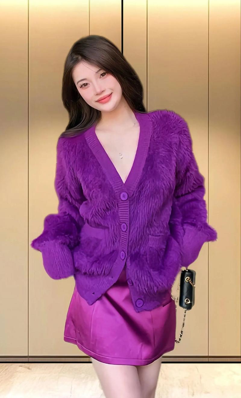 紫色的毛衣怎么搭配衣服好看