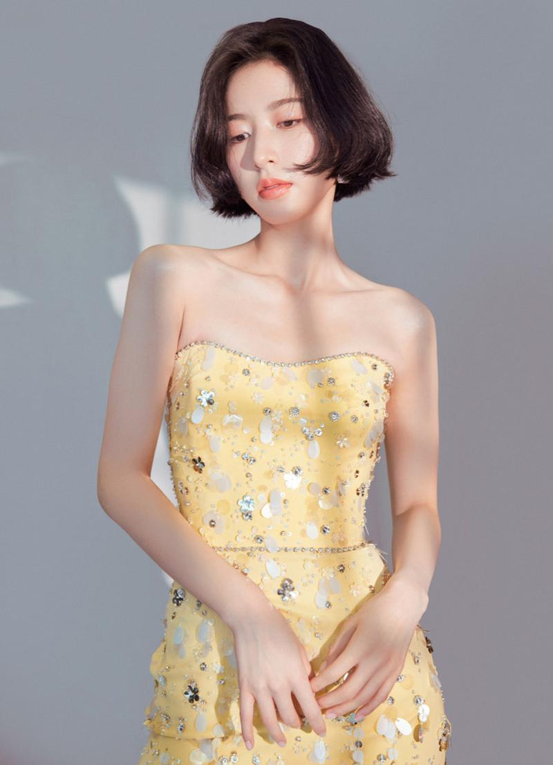 中短发穿长裙怎么搭配