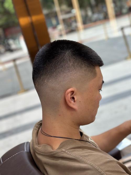 圆寸夏天怎么搭配衣服