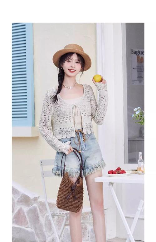 小流苏牛仔裤怎么搭配
