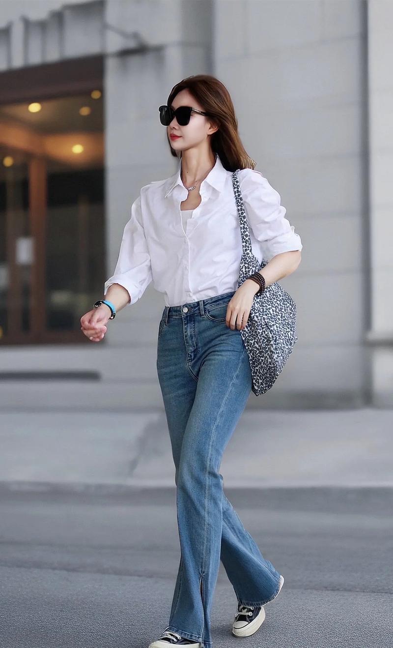 女生白衬衫小了一码怎么搭配