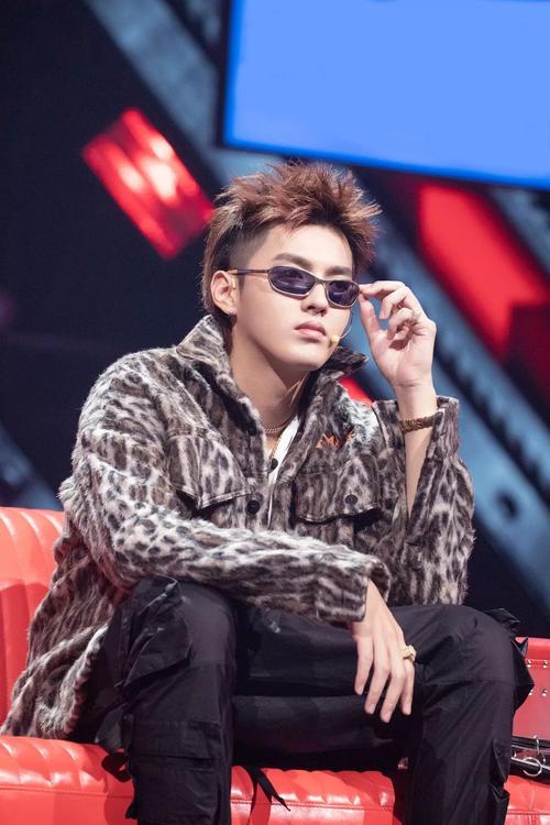 最新吴亦凡发型叫什么