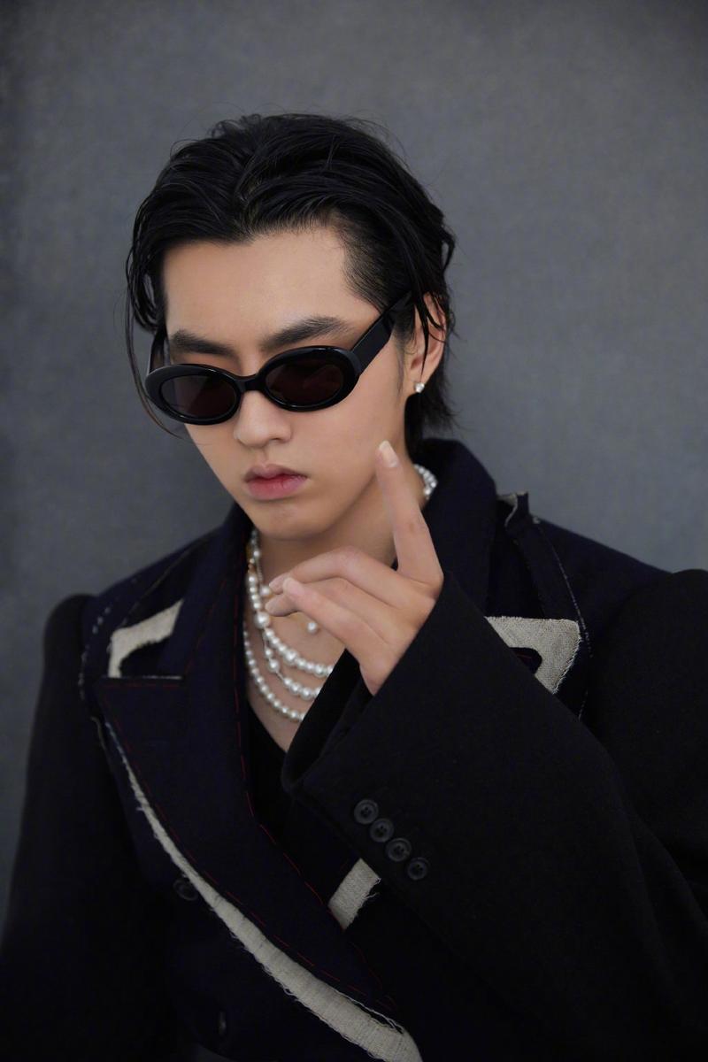 最新吴亦凡发型叫什么