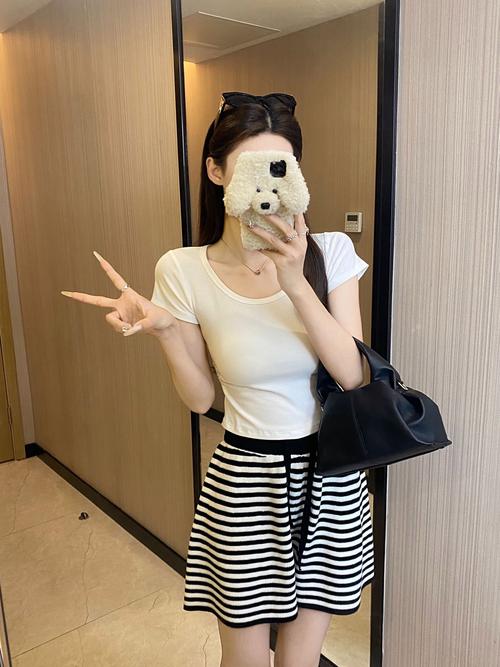胸小个子矮怎么搭配衣服好看图片