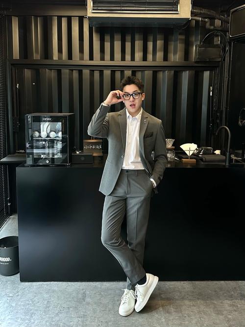 小西服怎么搭配鞋子图片搜索