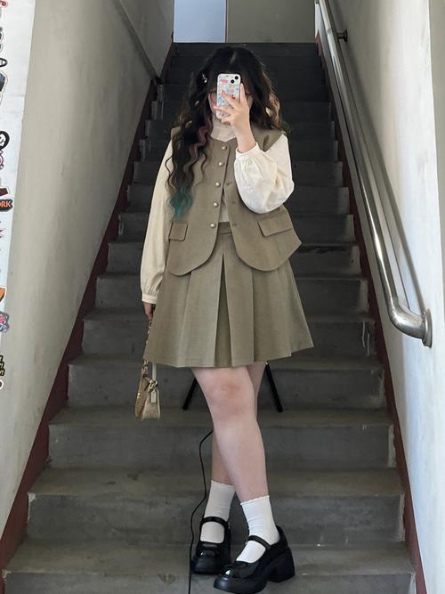 无腰怎么搭配衣服好看