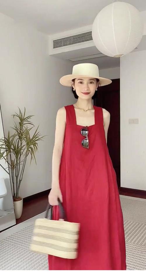 无袖红连衣裙怎么搭配外套好看图片欣赏
