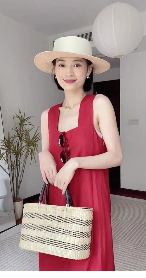 无袖红连衣裙怎么搭配外套好看图片