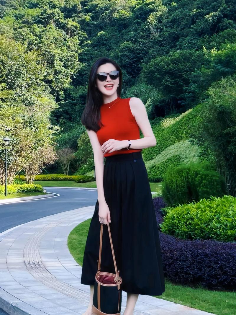 无袖红连衣裙怎么搭配外套好看