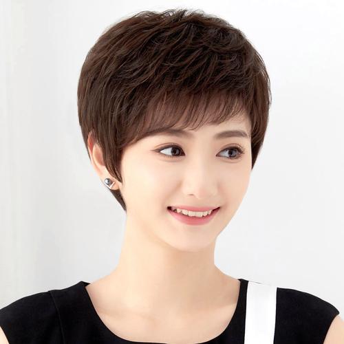 大脸盘适合什么短发