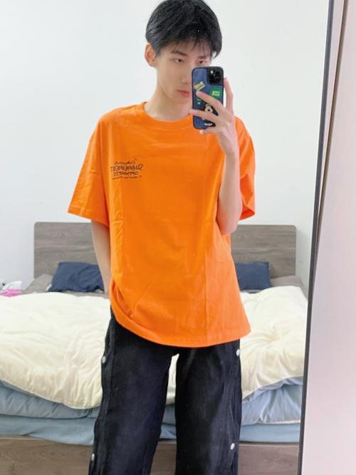 橙色运动短袖怎么搭配衣服好看