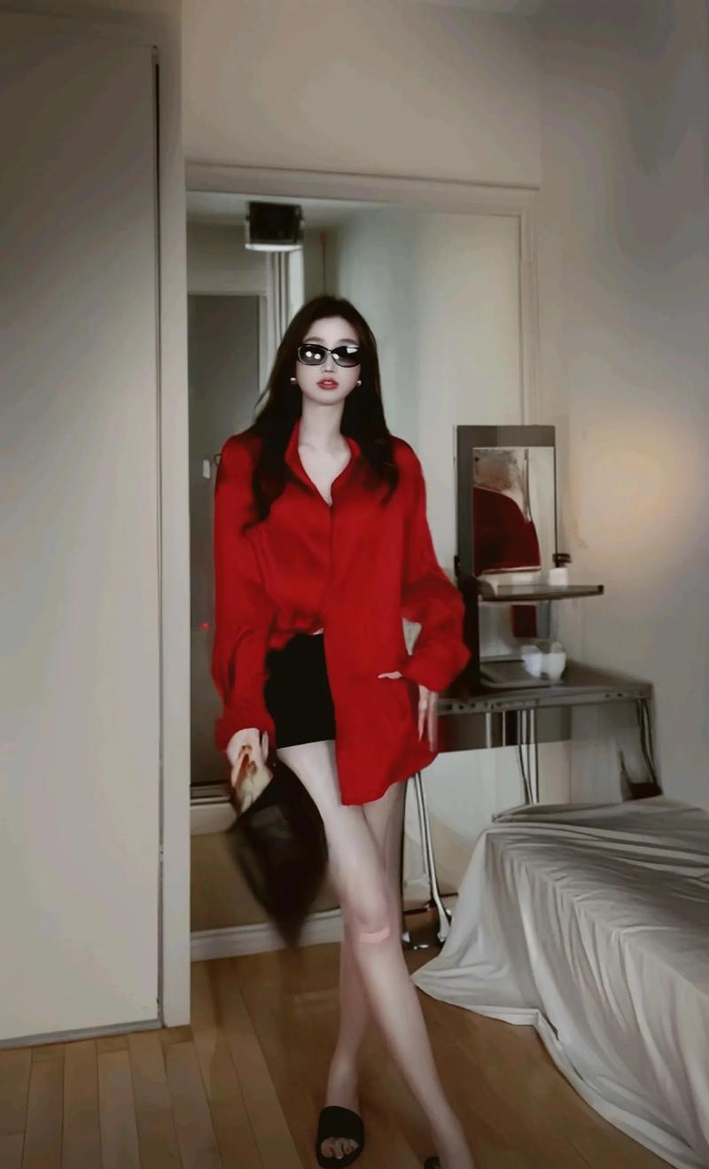 衬衫怎么搭配红色外套
